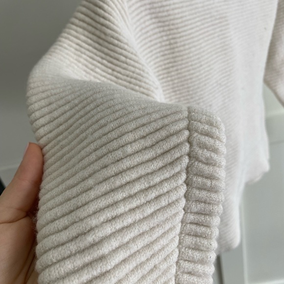 SOLD - Wilfred Thick White Italian Yarn, 100% Wool - Picture 2 of 5